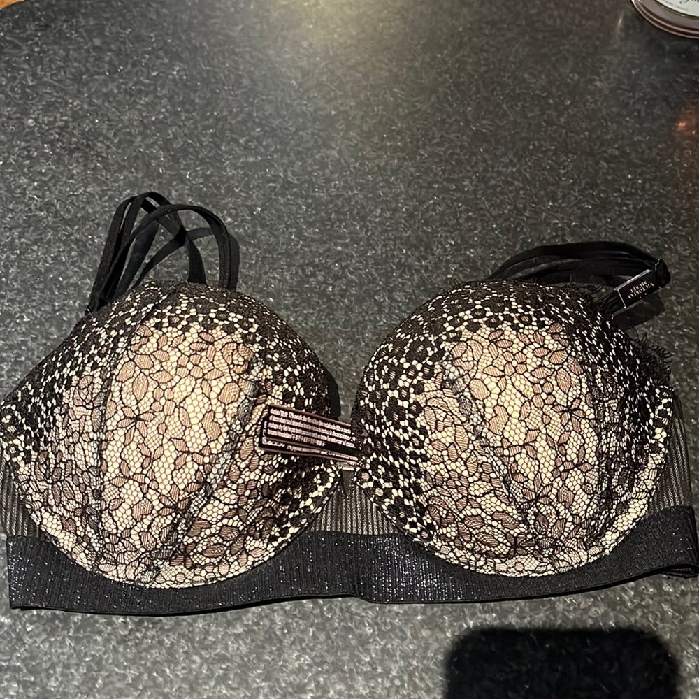 BNWT Victoria’s Secret very sexy push up bra